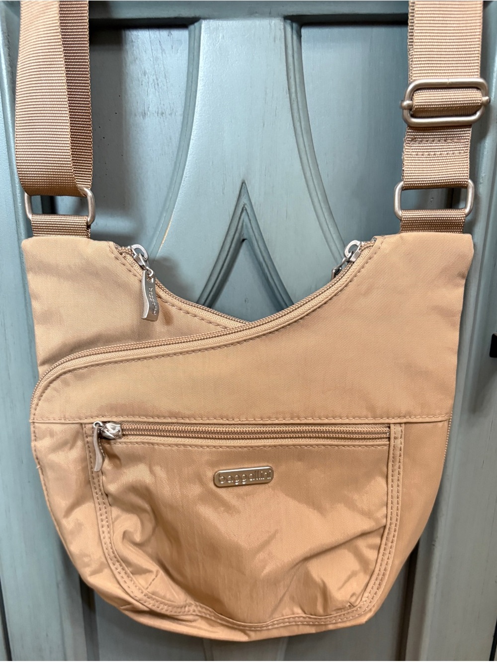 Baggallini Crinkle Nylon Pocket Crossover Crossbody Bag. Tan. NWOT